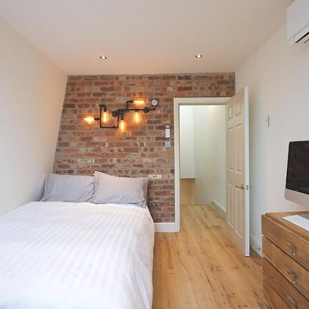 Modern Bedroom In London !! 외부 사진
