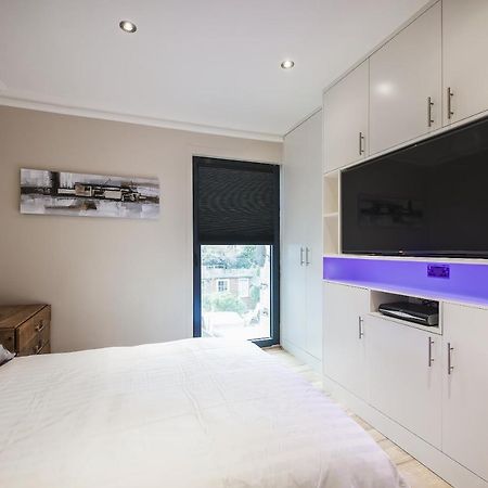 Modern Bedroom In London !! 외부 사진