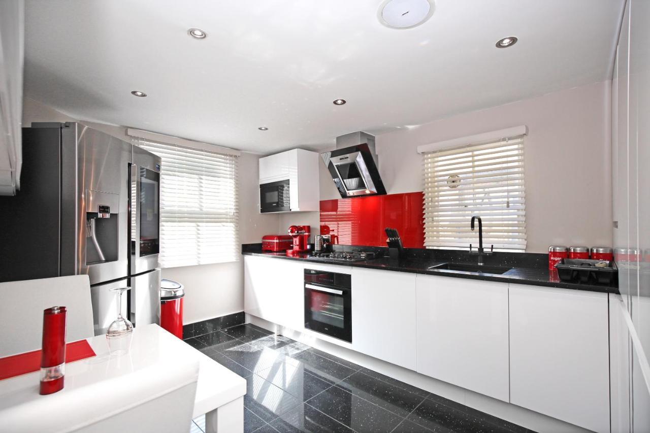 Modern Bedroom In London !! 외부 사진