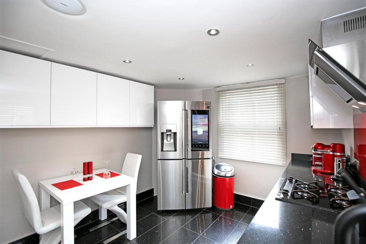 Modern Bedroom In London !! 외부 사진