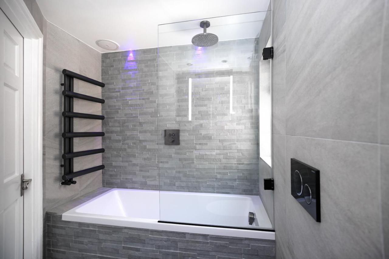Modern Bedroom In London !! 외부 사진